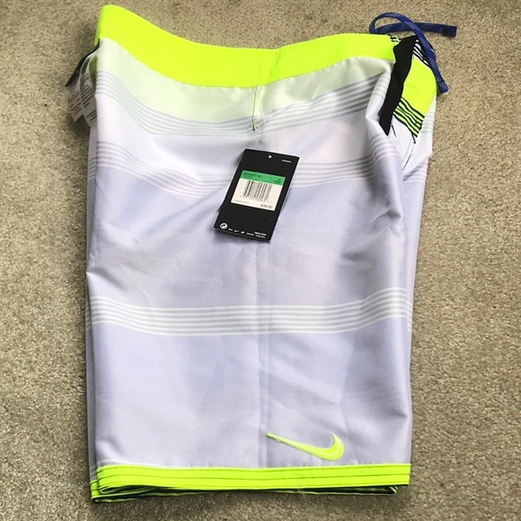 NIKE BOYS SIZE YLG SWIM/BEACH SHORT - Picture 5 of 6